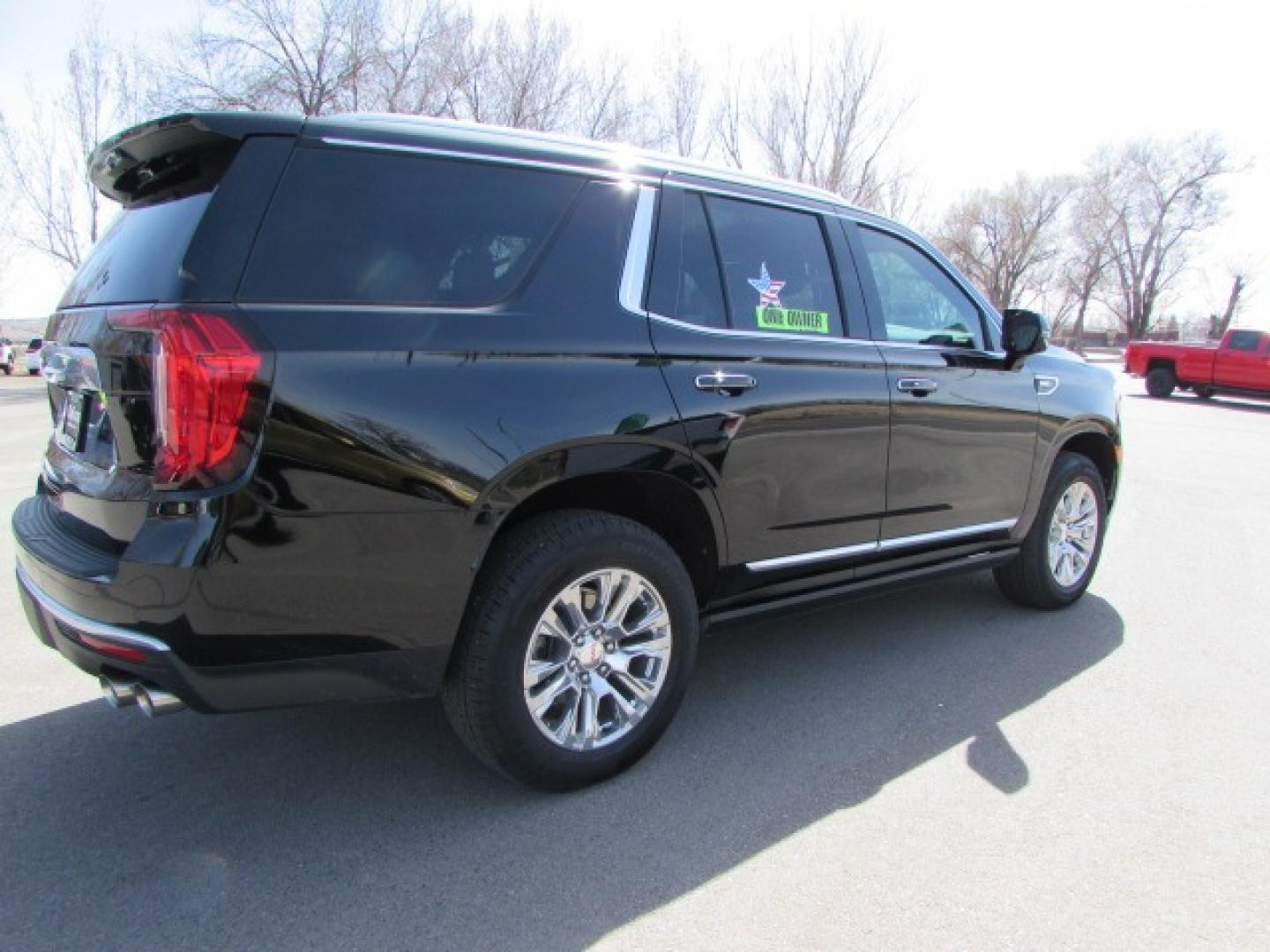 2021 Black /Black Leather GMC Yukon Denali Premium (1GKS2DKLXMR) with an 6.2L Ecotec3 gasoline engine, 10 speed Automatic transmission, located at 4562 State Avenue, Billings, MT, 59101, (406) 896-9833, 45.769516, -108.526772 - Photo#3